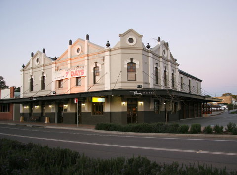 Peden's Hotel - Accommodation Cairns 0