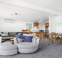 Penguin Cove - relax on the beach - Accommodation Cairns