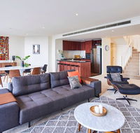 Penthouse Apartment in Melb CBD Perfect Location - Accommodation Cairns