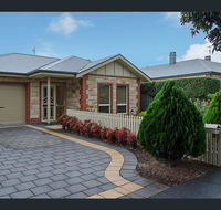 Perfect Location Central Modern Cottage - Free WiFi - Accommodation Cairns