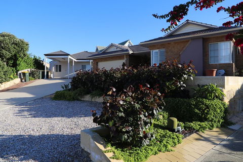 Perth Beachside Holiday House - Accommodation Cairns 1
