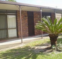 Pet friendly lowset home with room for a boat Wattle Ave Bongaree - Accommodation Cairns