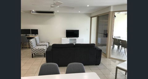 Phil's Place On Airlie - Accommodation Cairns 3