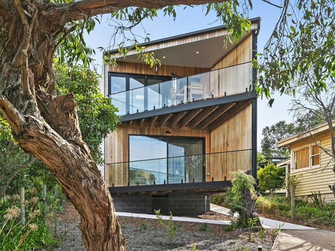 POINT BREAK , NEW LISTING 2019,  - Accommodation Cairns 0