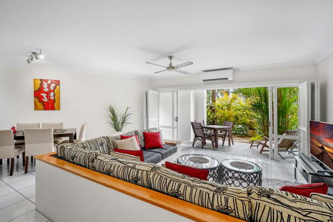 Poolside Apt In Alamanda Beachfront Resort (52) - Accommodation Cairns 0