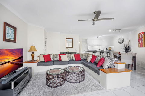 Poolside Apt In Alamanda Beachfront Resort (52) - Accommodation Cairns 3
