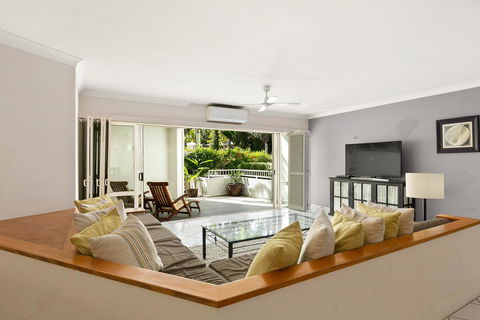 Poolside Apt. In Alamanda Beachfront Resort (62) - Accommodation Cairns 0