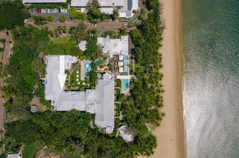 Poolside Apt. In Alamanda Beachfront Resort (62) - Accommodation Cairns 1