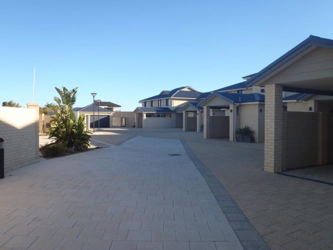 Port Denison Beach Resort - Accommodation Cairns 3