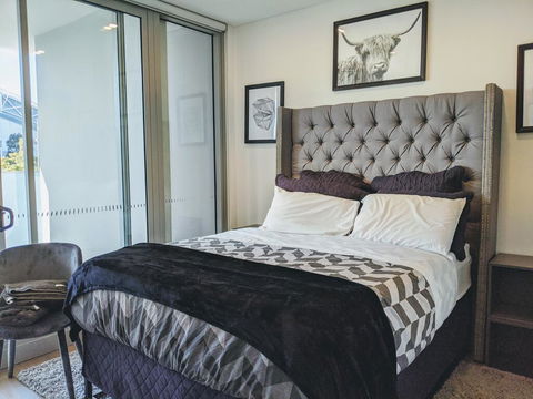 Presidential 3-bed 2-bath, Balcony, With Pool Included - Accommodation Cairns 0
