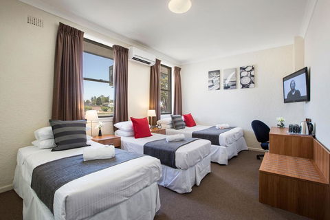 Pritchards Hotel - Accommodation Cairns 2