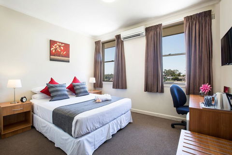 Pritchards Hotel - Accommodation Cairns 0