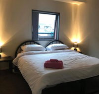 Private Room King Bed Heart Of Melbourne - Accommodation Cairns