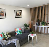 Private Room in Modern Comfortable Home Stay - Accommodation Cairns