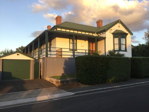 Pump Jack B&B - Accommodation Cairns 0