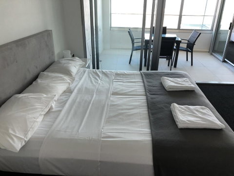Q1 1 Bedroom Apartment On 30th Floor - Accommodation Cairns 3