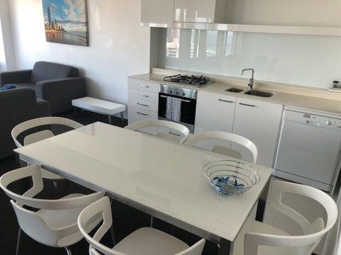 Q1 1 Bedroom Apartment On 30th Floor - Accommodation Cairns 0