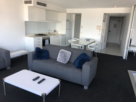 Q1 1 Bedroom Apartment On 30th Floor - Accommodation Cairns 1
