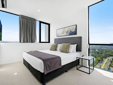 Qube Broadbeach - Luxury 2 Bedroom Ocean View - Accommodation Cairns 3