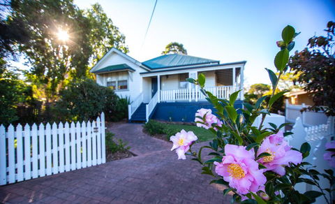 Queen Bee Cottage, Milton - Accommodation Cairns 0