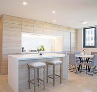 Queens Domain Luxury 2 Bed 2 Bath Apartment - Accommodation Cairns