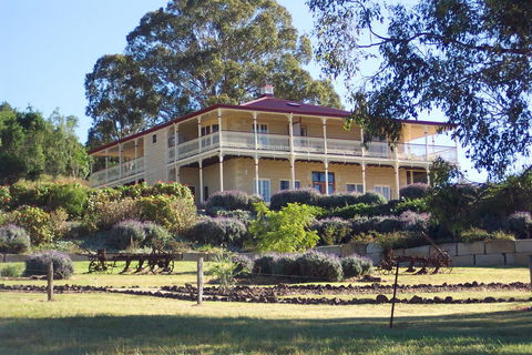 R On The Downs BnB & Cottages - Accommodation Cairns 0