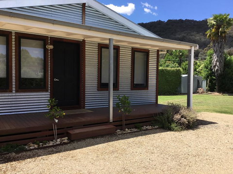 Rail Trail Cottage - Accommodation Cairns 0