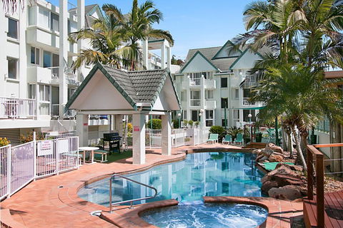 RAINBOW BAY 3 Bed Ocean Views & SPA On Roof Terrace - Accommodation Cairns 1