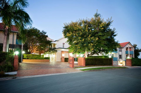 Ramada By Wyndham Brisbane Windsor - Accommodation Cairns 1