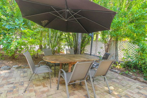 Rare! Modern Unit With Private Fenced Garden Close To The Beach PC5 - Accommodation Cairns 2