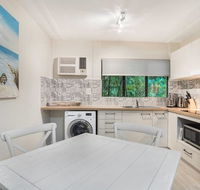 Rare Modern Unit with Private Fenced garden Close to The Beach PC5 - Accommodation Cairns