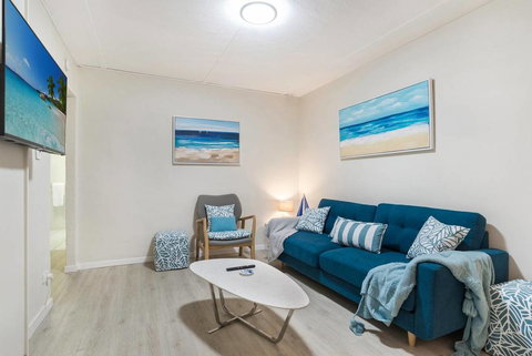 Rare! Modern Unit With Private Fenced Garden Close To The Beach PC5 - Accommodation Cairns 3