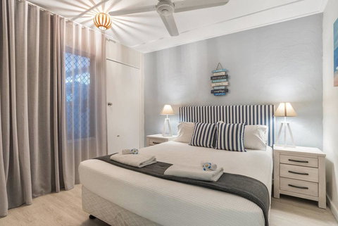 Rare! Modern Unit With Private Fenced Garden Close To The Beach PC5 - Accommodation Cairns 1