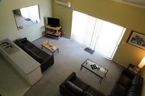 Razorback 8 - Accommodation Cairns 2