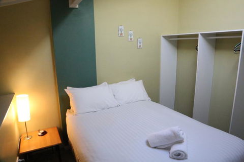 Razorback 8 - Accommodation Cairns 1