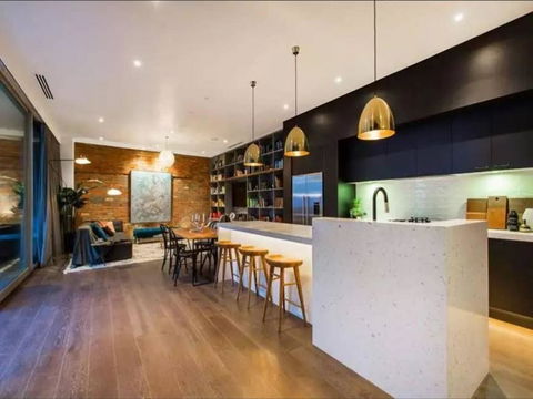 Readyset Glashouse Melbourne - Accommodation Cairns 0