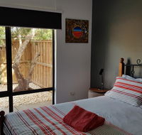 Red Ochre - Large 1BR with Private Courtyard - Accommodation Cairns