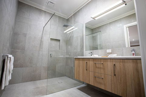 Red Waratah Accommodation - Accommodation Cairns 3