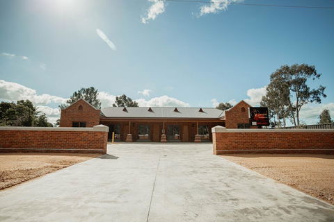Red Waratah Accommodation - Accommodation Cairns 0