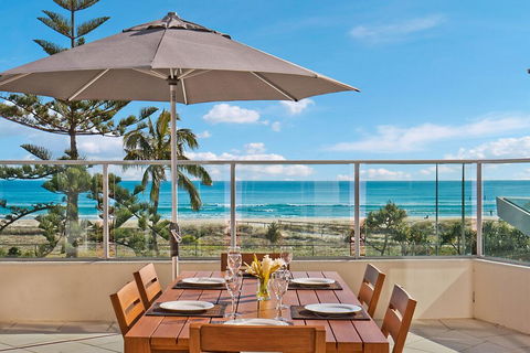 Reflections Towers - Accommodation Cairns 0