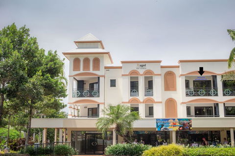 REGAL 32 APARTMENT - SPA BATH - Macrossan St - Accommodation Cairns 3