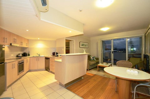 RESORT ON THE BEACH 2214/2215 - Accommodation Cairns 1