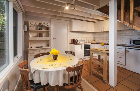 Santosa Cottage Sassafras - Accommodation Cairns 1