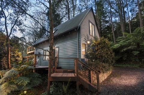 Santosa Cottage Sassafras - Accommodation Cairns 0