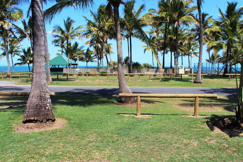 Sarina Beach Motel - Accommodation Cairns 1