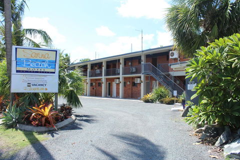 Sarina Beach Motel - Accommodation Cairns 2