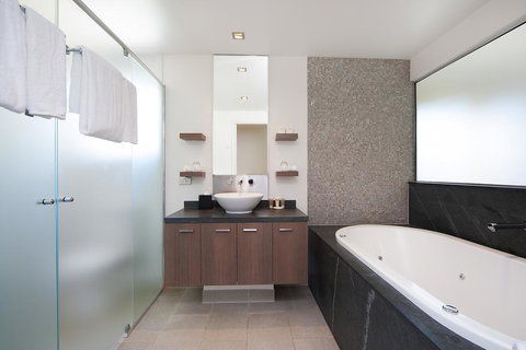 Sea Temple Palm Cove Luxury Studio 212 - Accommodation Cairns 3