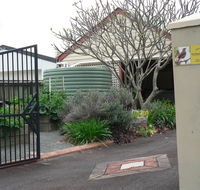 Self-contained 2 bedroom Apartment - Accommodation Cairns