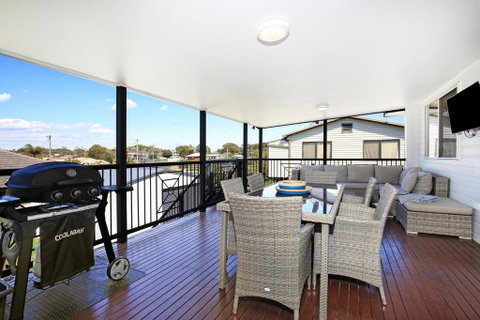 Shores - Pet-Friendly - 1 Min Walk To Beach - Accommodation Cairns 1