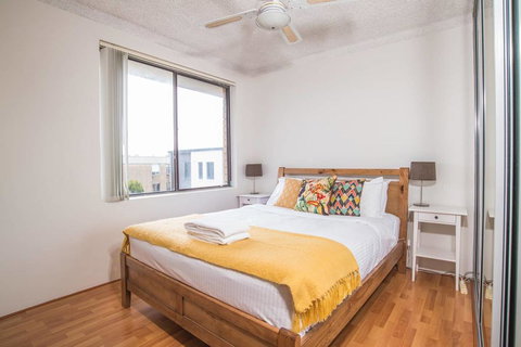 SIMPLE COMFORT! 2bed1bath Unit In Meadowbank - Accommodation Cairns 1